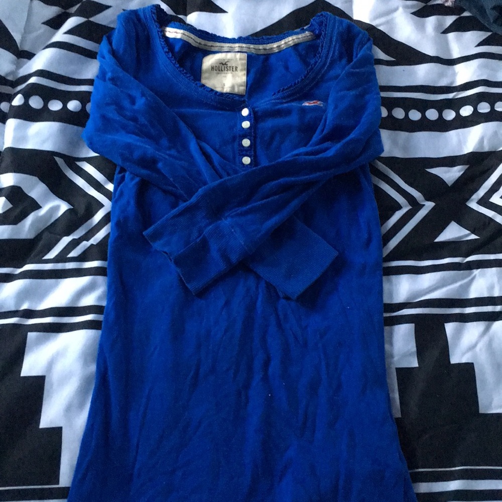 Blue hollister half sleeve shirt!